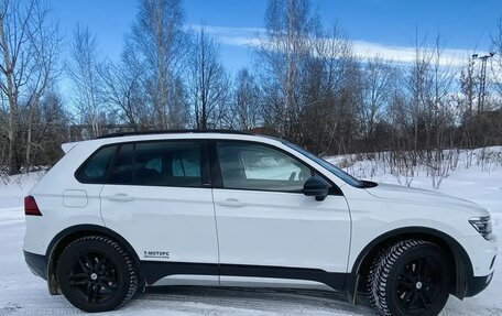 Volkswagen Tiguan II, 2020 год, 2 700 000 рублей, 2 фотография