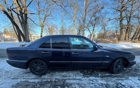 Mercedes-Benz E-Класс, 1995 год, 260 000 рублей, 3 фотография