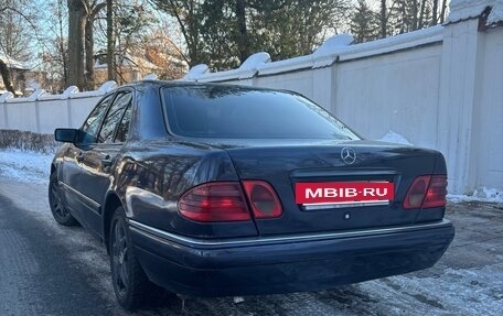 Mercedes-Benz E-Класс, 1995 год, 260 000 рублей, 5 фотография