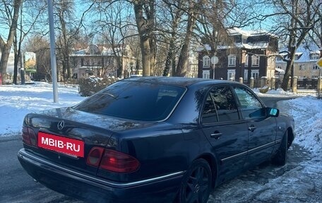 Mercedes-Benz E-Класс, 1995 год, 260 000 рублей, 4 фотография