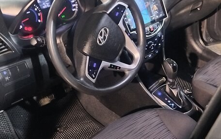 Hyundai Solaris II рестайлинг, 2014 год, 900 000 рублей, 8 фотография