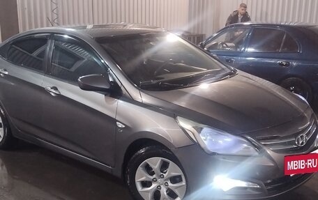 Hyundai Solaris II рестайлинг, 2014 год, 900 000 рублей, 3 фотография