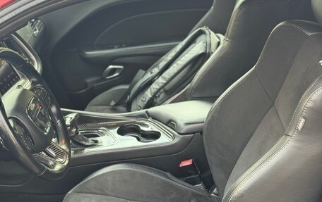 Dodge Challenger III рестайлинг 2, 2019 год, 3 600 000 рублей, 10 фотография