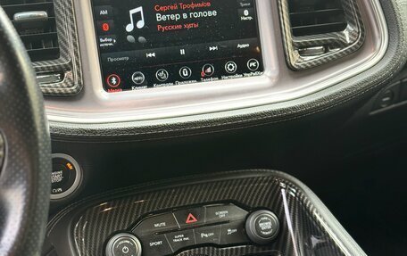 Dodge Challenger III рестайлинг 2, 2019 год, 3 600 000 рублей, 11 фотография