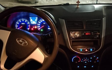 Hyundai Solaris II рестайлинг, 2012 год, 675 000 рублей, 7 фотография