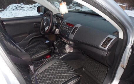 Mitsubishi Outlander III рестайлинг 3, 2010 год, 1 250 000 рублей, 10 фотография