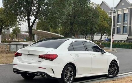 Mercedes-Benz A-Класс, 2022 год, 1 650 000 рублей, 3 фотография