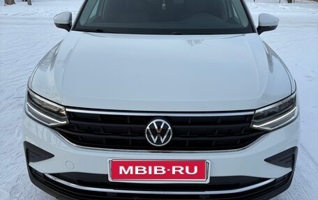 Volkswagen Tiguan II, 2022 год, 3 650 000 рублей, 1 фотография