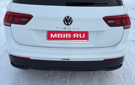 Volkswagen Tiguan II, 2022 год, 3 650 000 рублей, 3 фотография