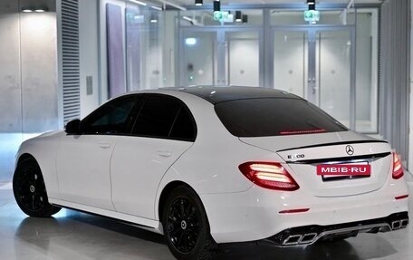 Mercedes-Benz E-Класс, 2017 год, 2 750 000 рублей, 2 фотография