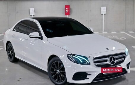 Mercedes-Benz E-Класс, 2017 год, 2 750 000 рублей, 13 фотография