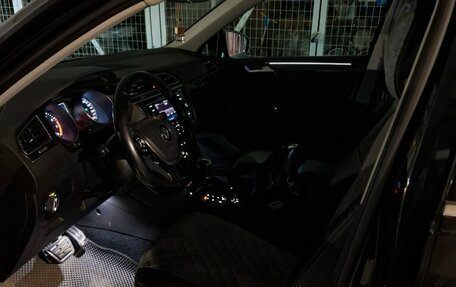 Volkswagen Tiguan II, 2017 год, 2 300 000 рублей, 11 фотография