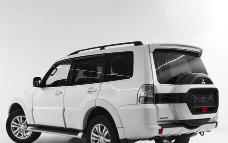 Mitsubishi Pajero IV, 2015 год, 2 395 000 рублей, 4 фотография