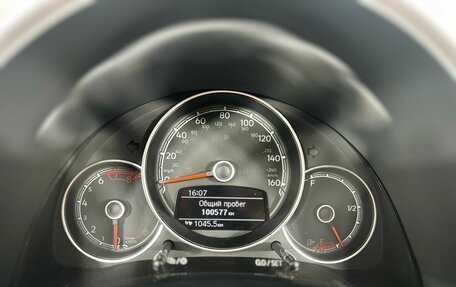 Volkswagen Beetle, 2019 год, 2 950 000 рублей, 21 фотография