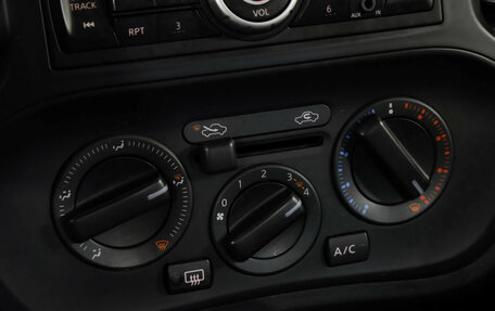 Nissan Juke II, 2013 год, 949 000 рублей, 14 фотография