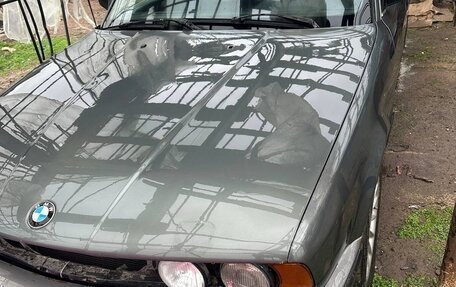 BMW 5 серия, 1988 год, 300 000 рублей, 3 фотография