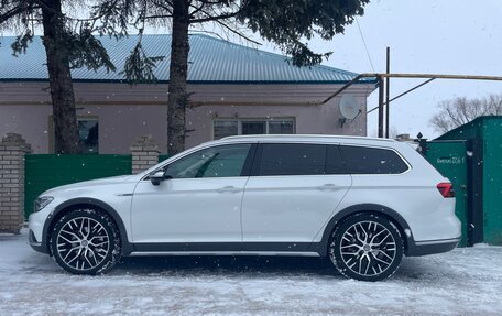 Volkswagen Passat B8 рестайлинг, 2018 год, 3 185 000 рублей, 8 фотография