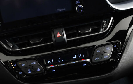 Toyota C-HR I рестайлинг, 2021 год, 2 749 000 рублей, 15 фотография