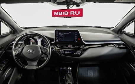 Toyota C-HR I рестайлинг, 2021 год, 2 749 000 рублей, 10 фотография