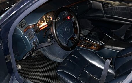 Mercedes-Benz E-Класс, 1998 год, 270 000 рублей, 1 фотография