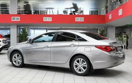Hyundai Sonata VI, 2010 год, 900 000 рублей, 4 фотография