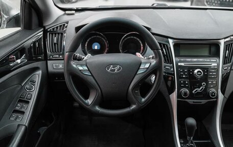 Hyundai Sonata VI, 2010 год, 900 000 рублей, 6 фотография