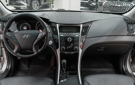 Hyundai Sonata VI, 2010 год, 900 000 рублей, 8 фотография