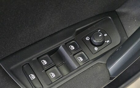 Volkswagen Tiguan II, 2020 год, 3 099 000 рублей, 15 фотография