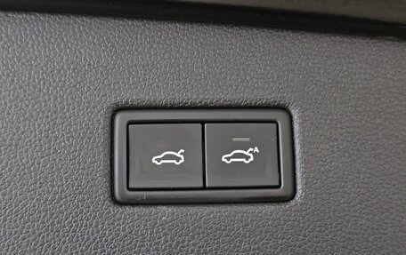 Volkswagen Tiguan II, 2020 год, 3 099 000 рублей, 18 фотография