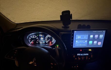 Mitsubishi Outlander III рестайлинг 3, 2017 год, 2 100 000 рублей, 7 фотография