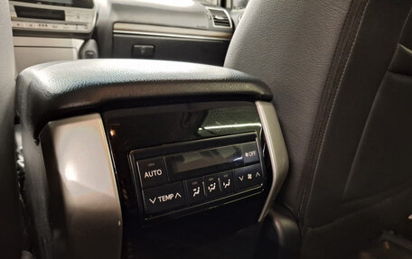 Toyota Land Cruiser Prado 150 рестайлинг 2, 2019 год, 4 919 000 рублей, 23 фотография