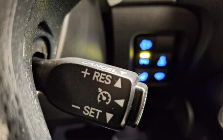 Toyota Land Cruiser Prado 150 рестайлинг 2, 2019 год, 4 919 000 рублей, 27 фотография