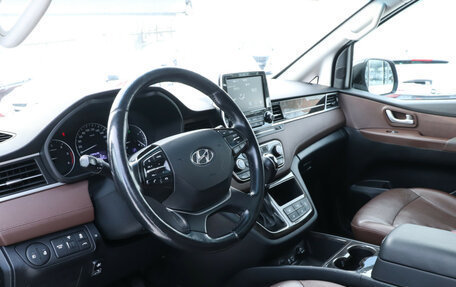 Hyundai Grand Starex Grand Starex I рестайлинг 2, 2019 год, 4 200 000 рублей, 13 фотография