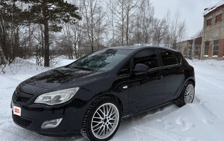 Opel Astra J, 2011 год, 650 000 рублей, 2 фотография