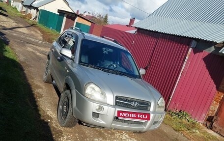 Hyundai Tucson III, 2004 год, 700 000 рублей, 1 фотография
