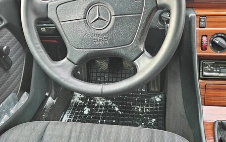 Mercedes-Benz E-Класс, 1993 год, 600 000 рублей, 10 фотография