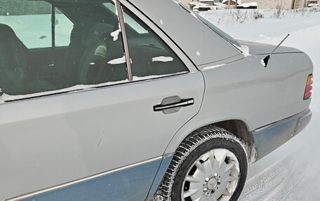 Mercedes-Benz E-Класс, 1993 год, 600 000 рублей, 6 фотография