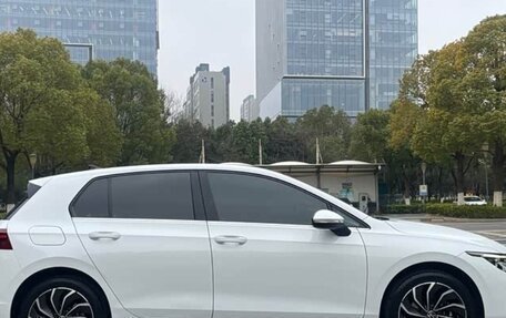 Volkswagen Golf VIII, 2021 год, 2 100 000 рублей, 6 фотография