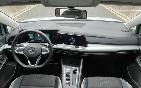 Volkswagen Golf VIII, 2021 год, 2 100 000 рублей, 10 фотография