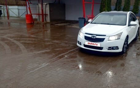 Chevrolet Cruze II, 2010 год, 620 000 рублей, 3 фотография
