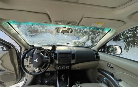 Mitsubishi Outlander III рестайлинг 3, 2008 год, 1 100 000 рублей, 4 фотография