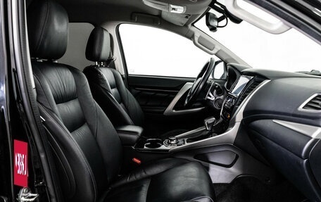 Mitsubishi Pajero Sport III рестайлинг, 2017 год, 2 399 000 рублей, 18 фотография