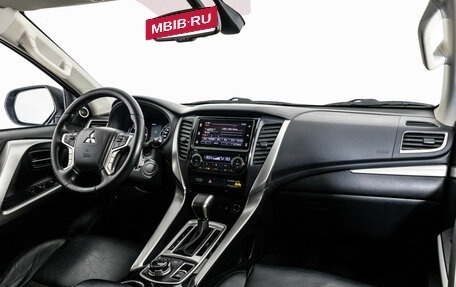 Mitsubishi Pajero Sport III рестайлинг, 2017 год, 2 399 000 рублей, 9 фотография