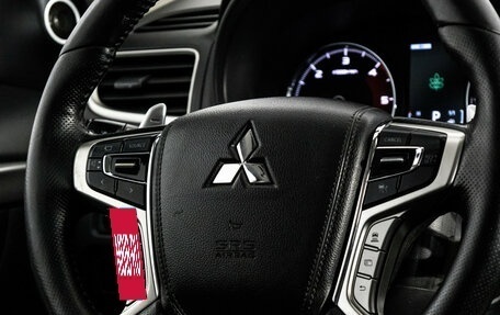 Mitsubishi Pajero Sport III рестайлинг, 2017 год, 2 399 000 рублей, 11 фотография