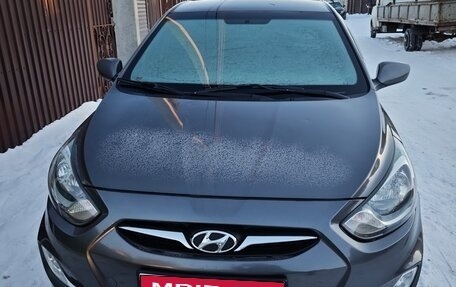 Hyundai Solaris II рестайлинг, 2012 год, 800 000 рублей, 1 фотография