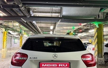 Mercedes-Benz A-Класс, 2015 год, 1 890 000 рублей, 21 фотография