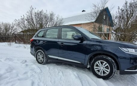 Mitsubishi Outlander III рестайлинг 3, 2021 год, 3 000 000 рублей, 7 фотография