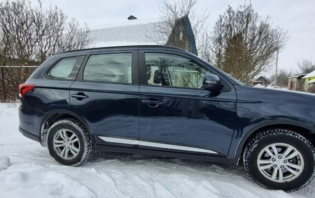 Mitsubishi Outlander III рестайлинг 3, 2021 год, 3 000 000 рублей, 8 фотография