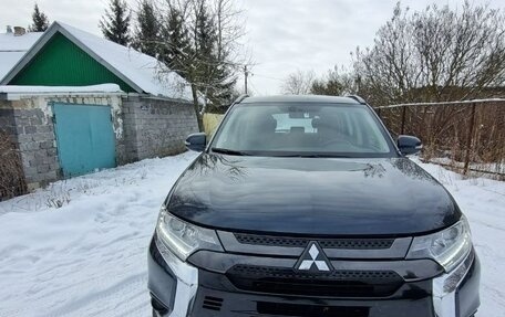 Mitsubishi Outlander III рестайлинг 3, 2021 год, 3 000 000 рублей, 6 фотография