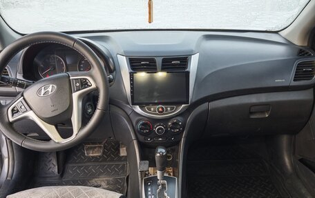 Hyundai Solaris II рестайлинг, 2012 год, 800 000 рублей, 5 фотография